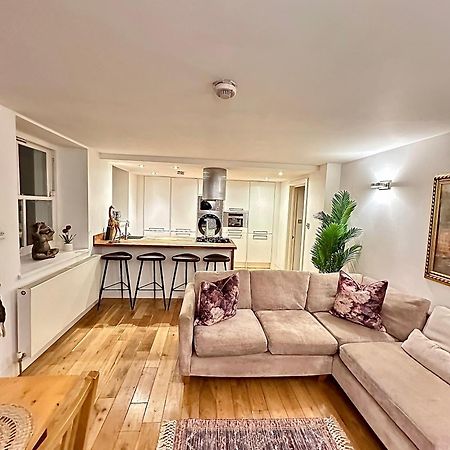 Opulent Oasis In London Apartment ภายนอก รูปภาพ