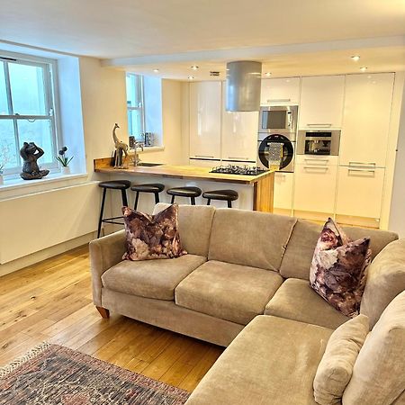 Opulent Oasis In London Apartment ภายนอก รูปภาพ