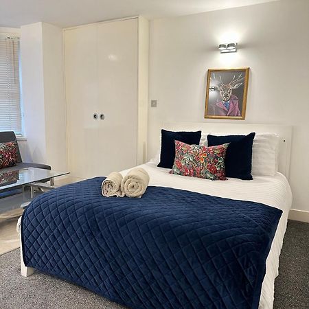 Opulent Oasis In London Apartment ภายนอก รูปภาพ