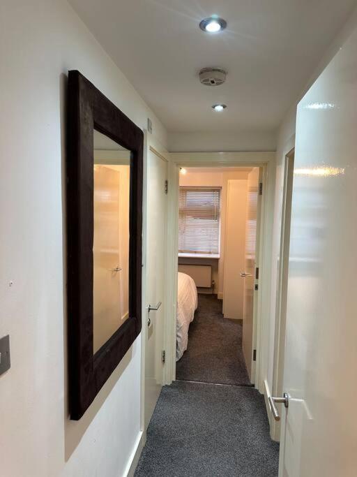 Opulent Oasis In London Apartment ภายนอก รูปภาพ