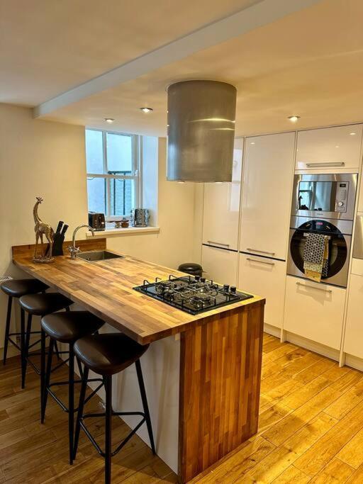 Opulent Oasis In London Apartment ภายนอก รูปภาพ