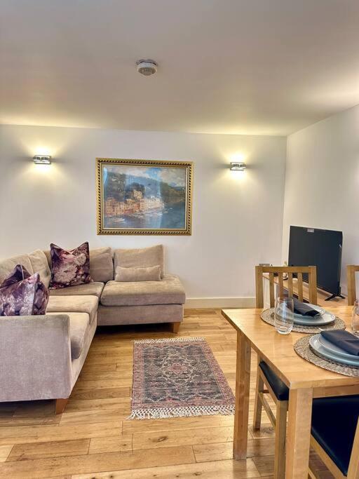 Opulent Oasis In London Apartment ภายนอก รูปภาพ