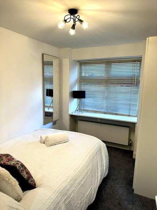 Opulent Oasis In London Apartment ภายนอก รูปภาพ